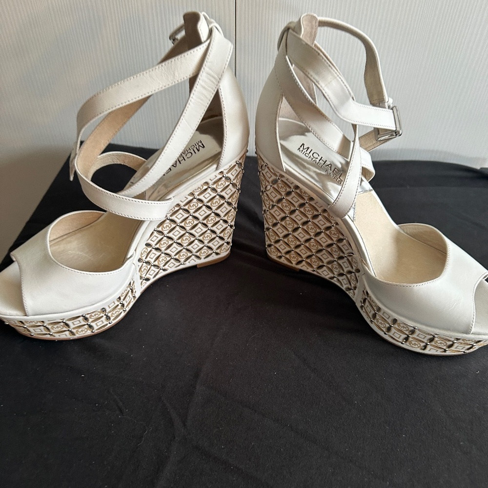 NIB Michael Michael kors white leather  Gabriella wedge sandal 8 😍😍😍